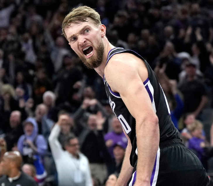 包含雄鹿B队险胜阿根廷男篮，萨博尼斯完成帽子戏法的词条