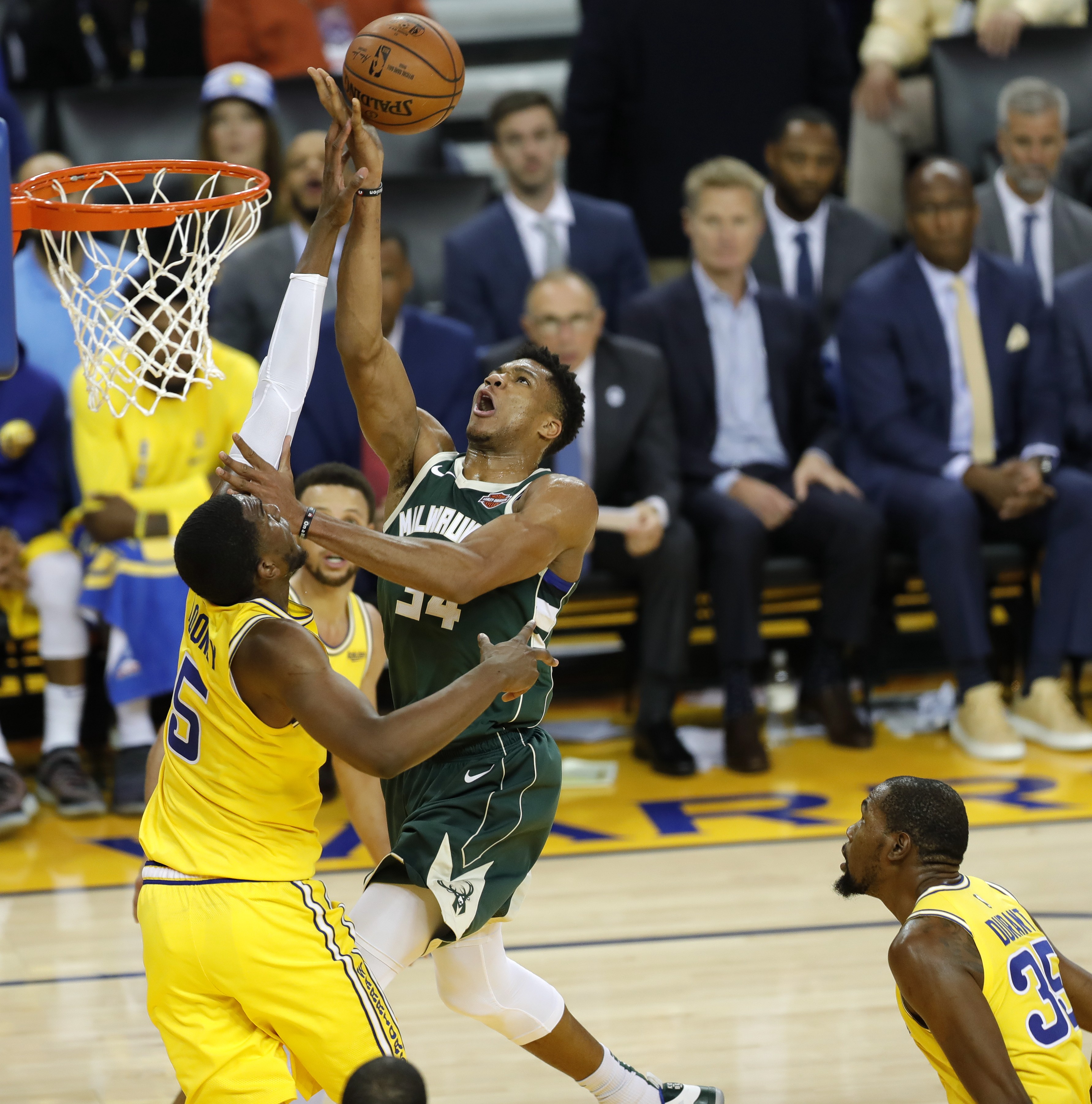 勇士绝地反击雄鹿,威斯布鲁克完成帽子戏法的简单介绍 勇士绝地反击雄鹿,威斯布鲁克完成帽子戏法的简单介绍