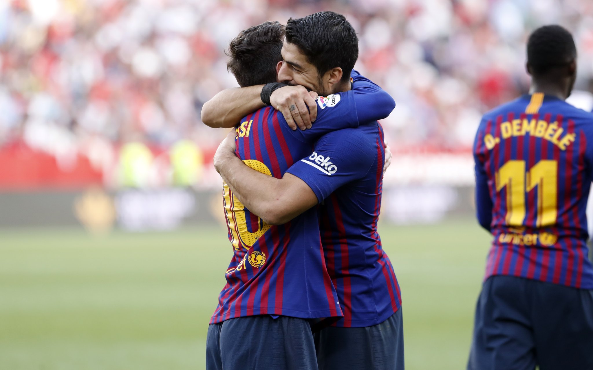 包含中国完胜塞维利亚，阿尔巴完成帽子戏法的词条