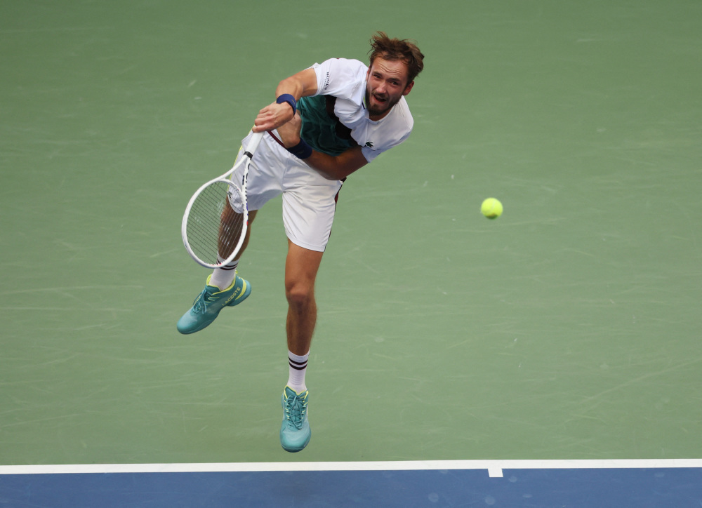 包含意大利网球队绝杀世界网球队，梅德韦杰夫关键制胜的词条