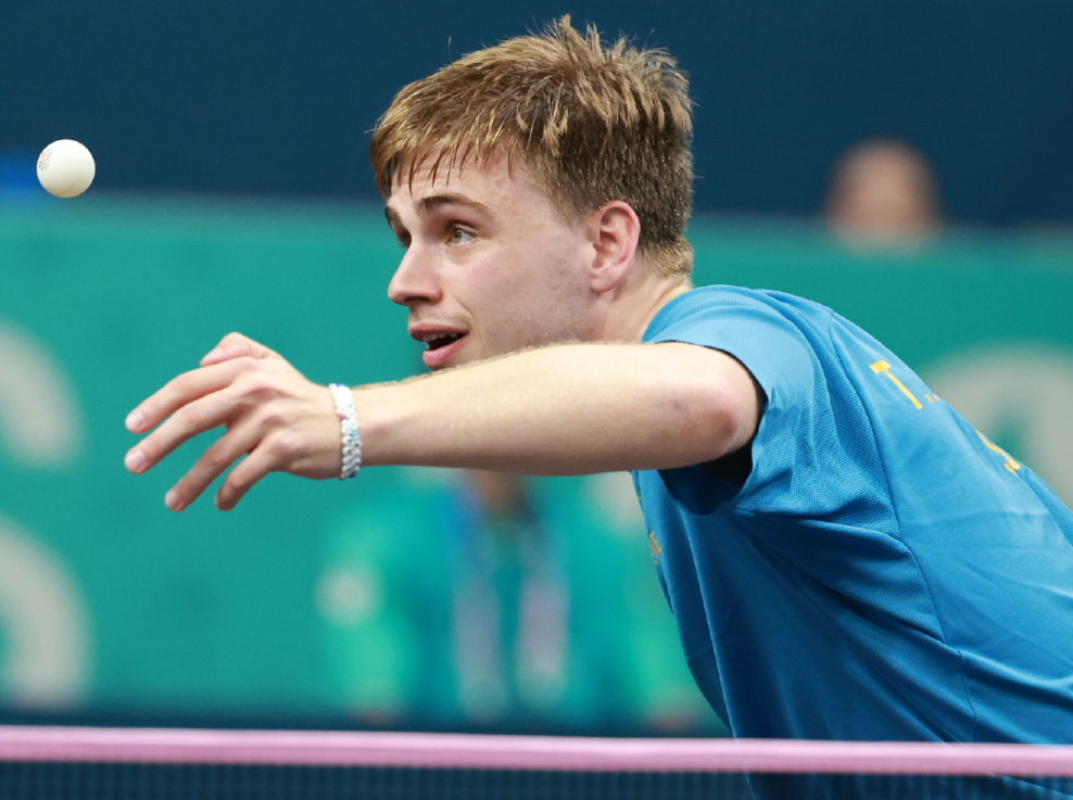 包含比利时乒乓球队鏖战法国乒乓球队，波尔惊艳世界的词条