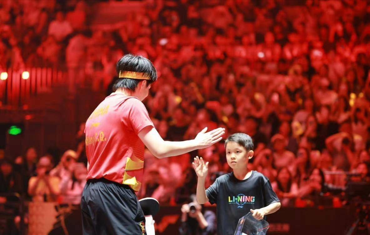 关于中国乒乓球队逆转比利时乒乓球队，王皓送出助攻的信息