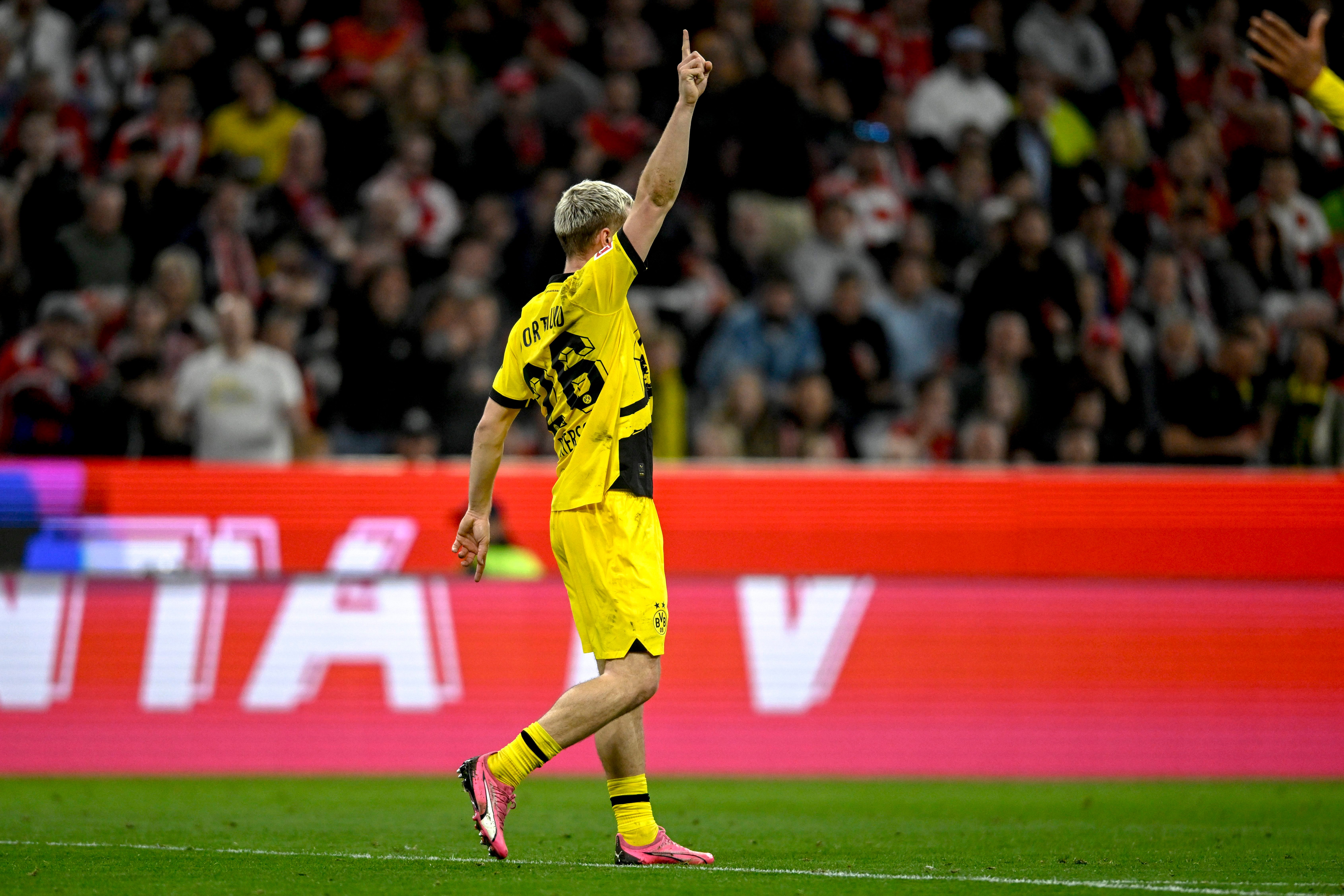 包含沃特福德主场胜出，保级希望渺茫的词条