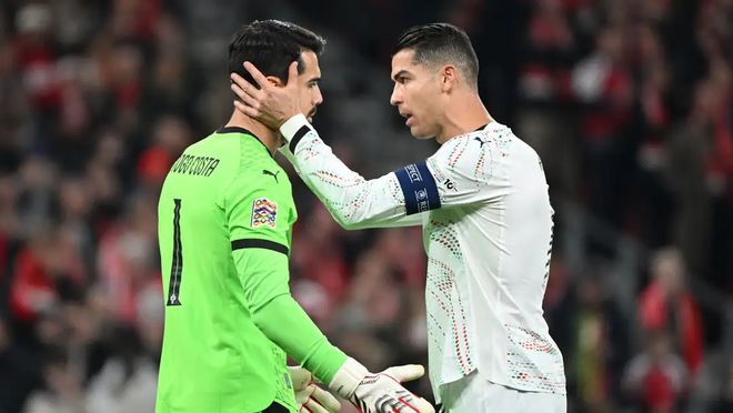 科斯塔神勇扑救,保住球队进球的简单介绍