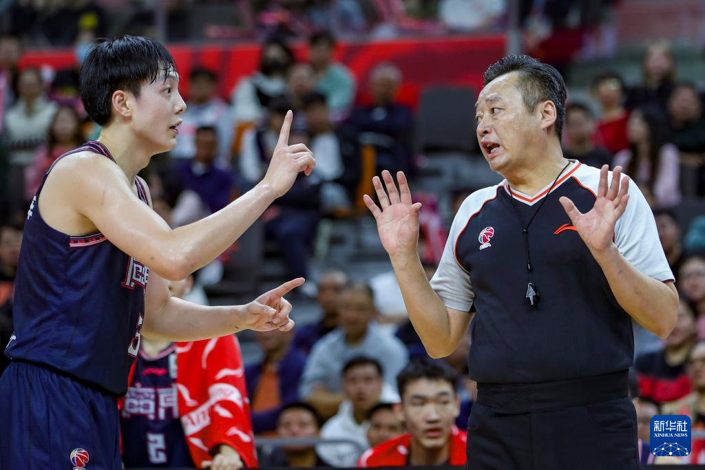 新疆男篮客场战胜湖南队，取得胜利