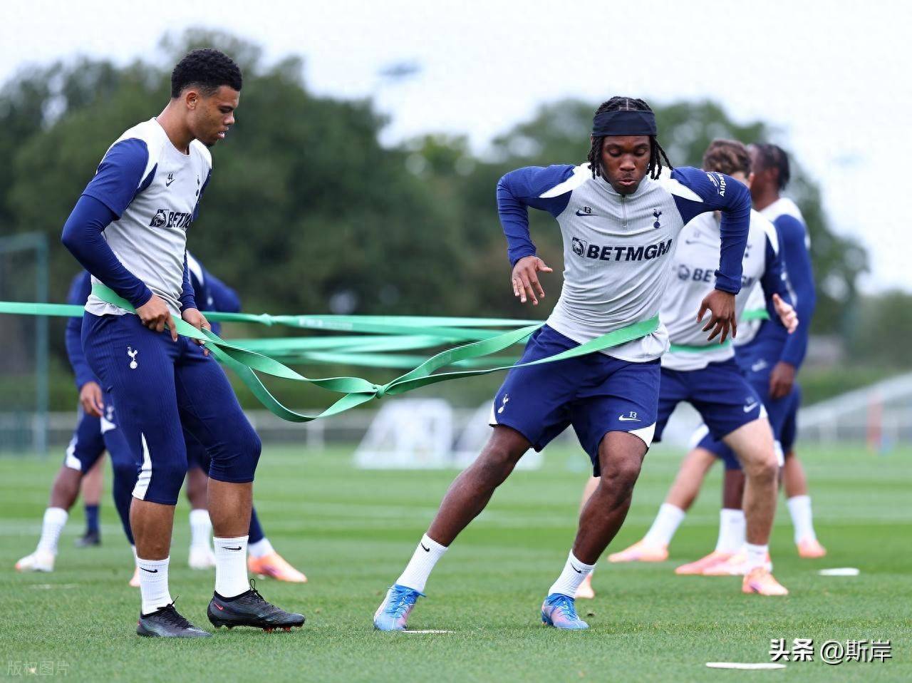 包含热刺球员打破进球荒，状态回暖的词条