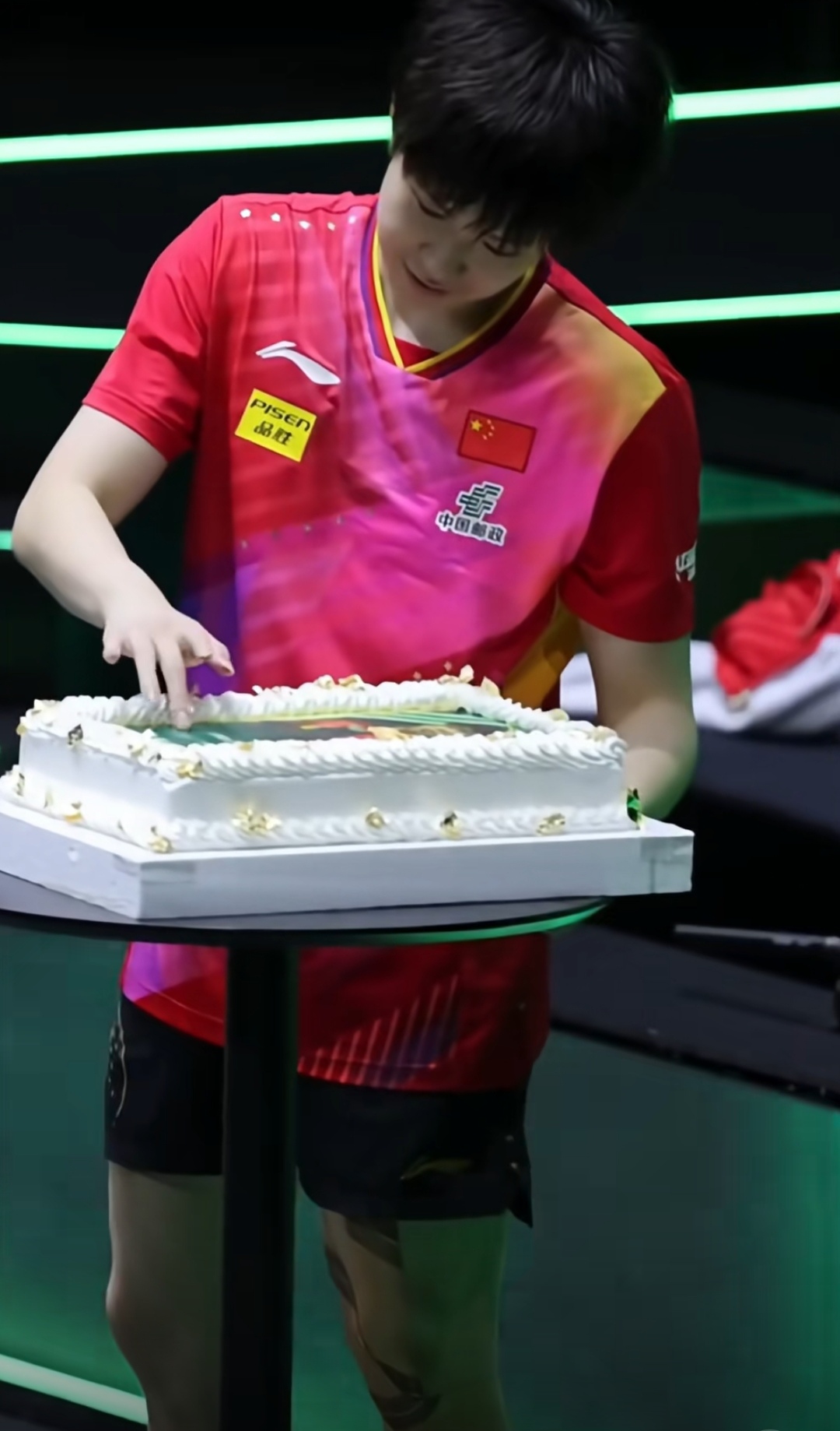 包含沙特阿拉伯参赛选手意气风发夺冠的词条