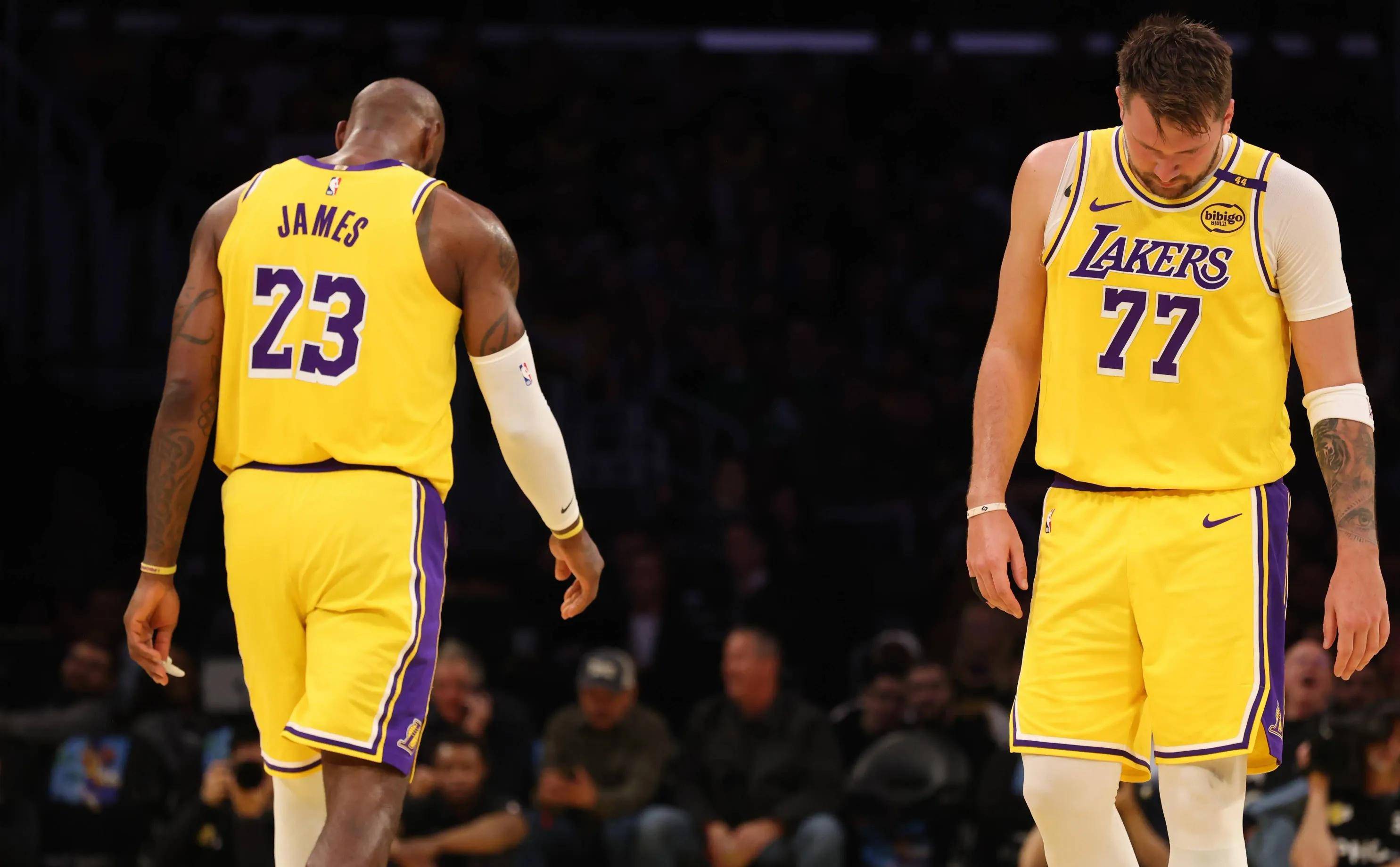 湖人全队表现惊艳,备战关键比赛 湖人全队表现惊艳,备战关键比赛