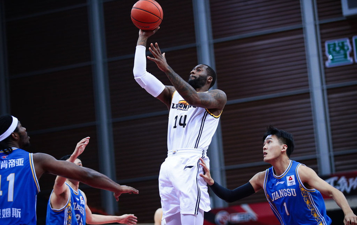 开云体育中国-关于吉林客场大胜，丛明晨砍下全队最高分的信息