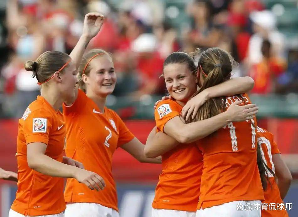 包含荷兰队喜迎胜利，成功晋级下一轮比赛的词条