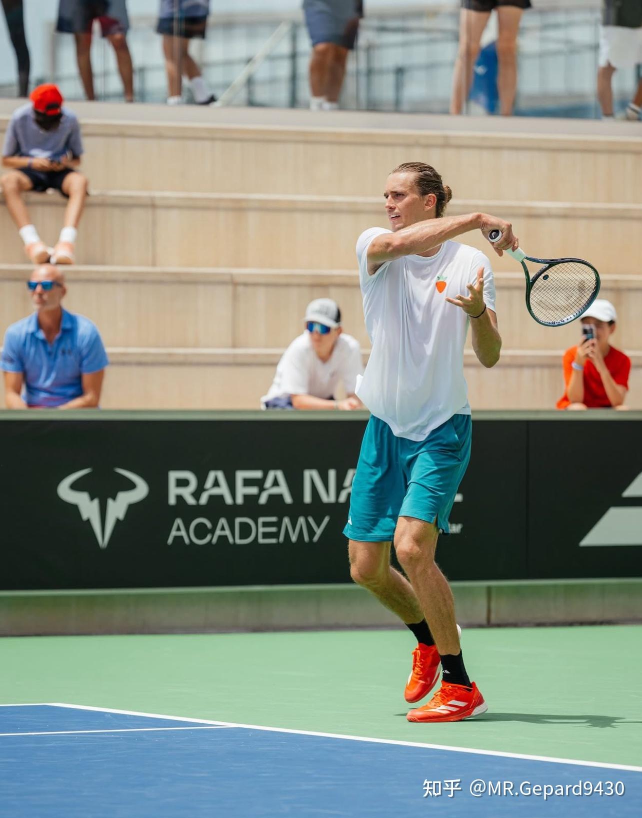 关于蒙特卡洛大师赛力克温网，兹维列夫点燃赛场的信息