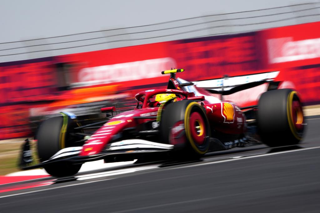 包含迈凯伦翻盘哈斯车队，汉密尔顿高光表现的词条