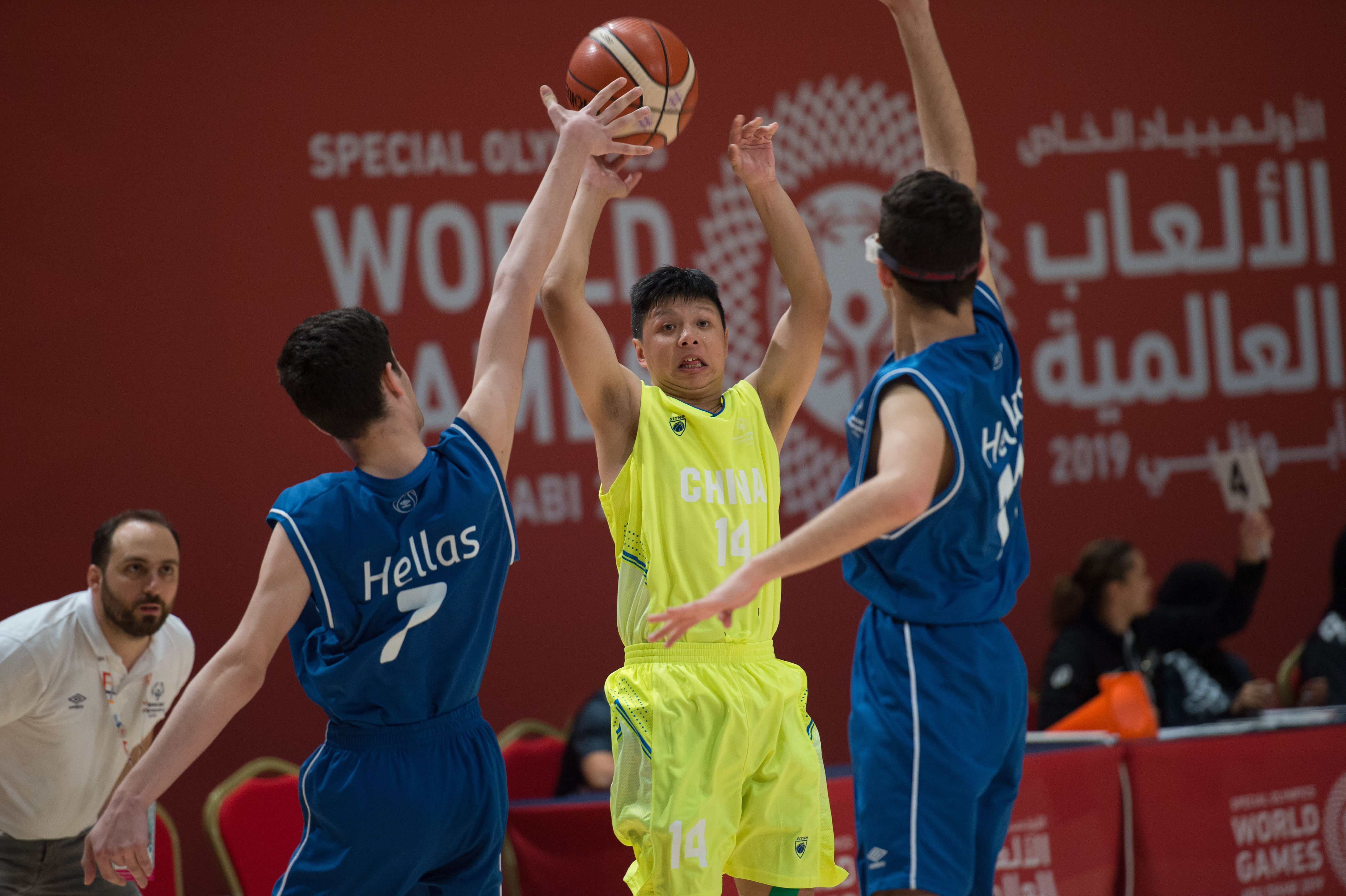 中国力克希腊，阿什拉夫带队取胜