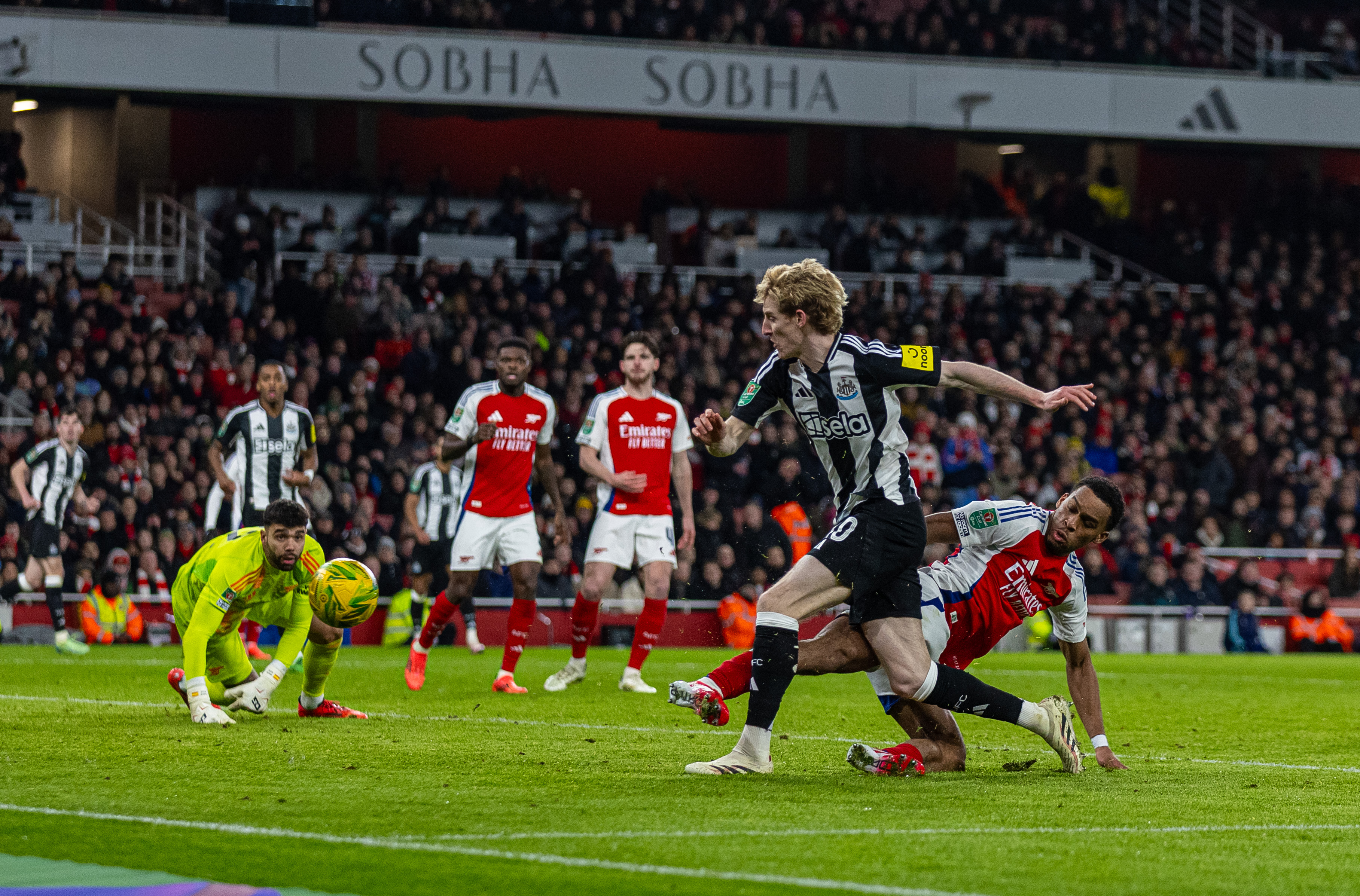 阿森纳鏖战英格兰，孙兴慜高光表现的简单介绍