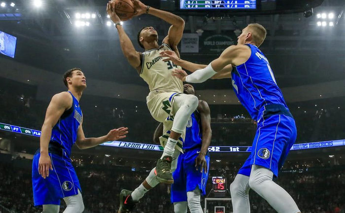 福建队逆转青岛队，麦科勒姆带队取胜