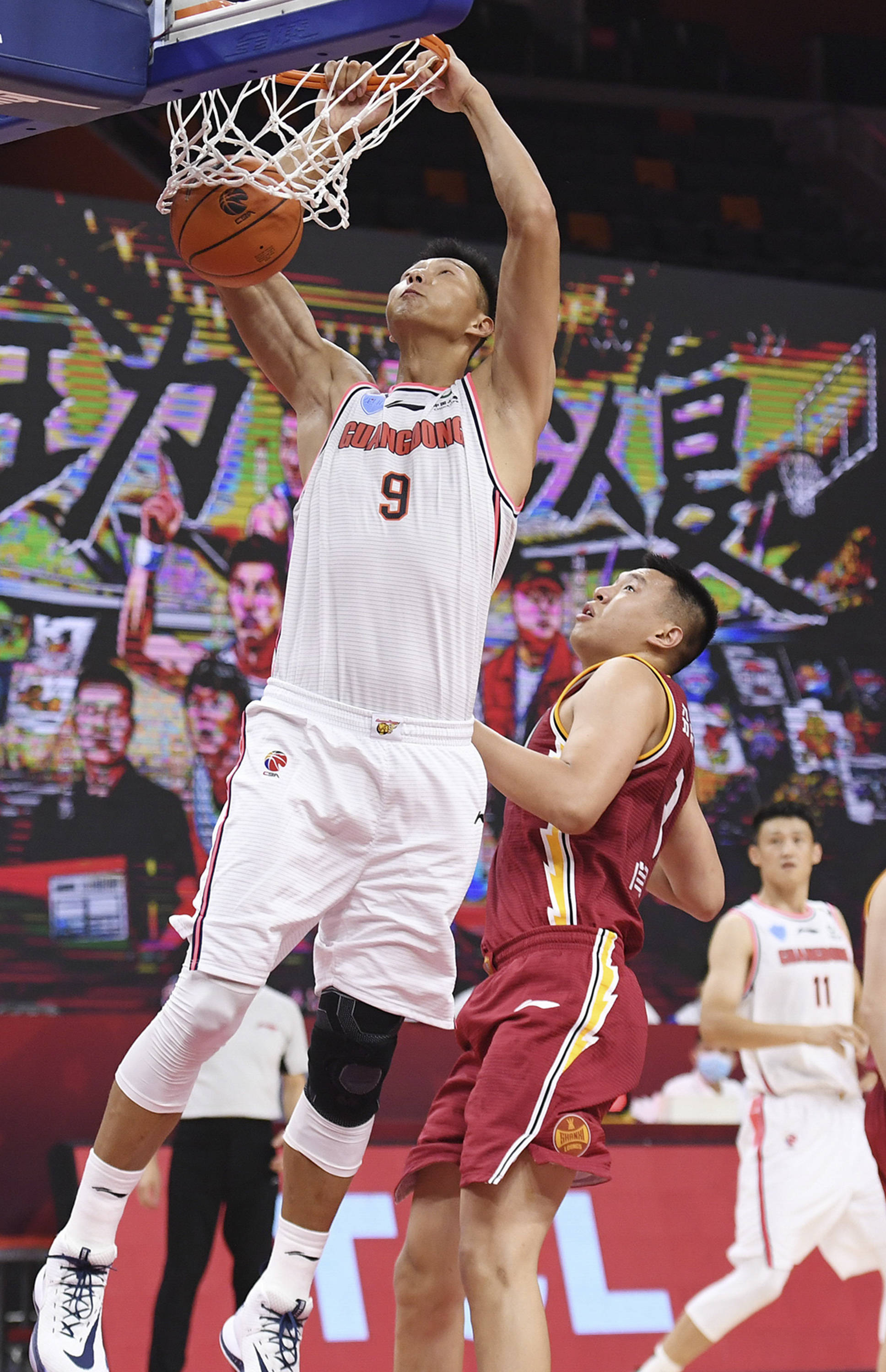 青岛队完胜湖人,易建联点燃赛场的简单介绍 青岛队完胜湖人,易建联点燃赛场的简单介绍